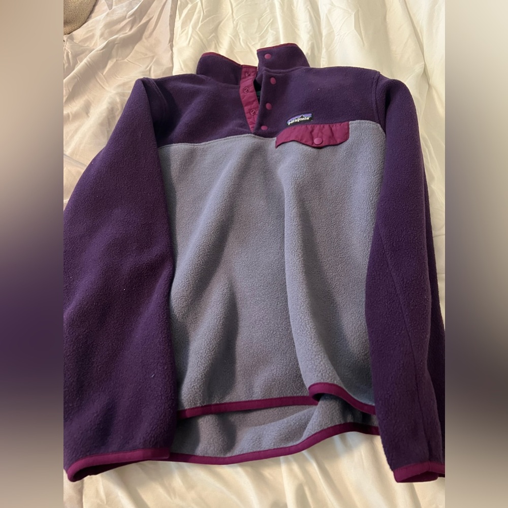 Ladies Patagonia Fleece pullover. Size S